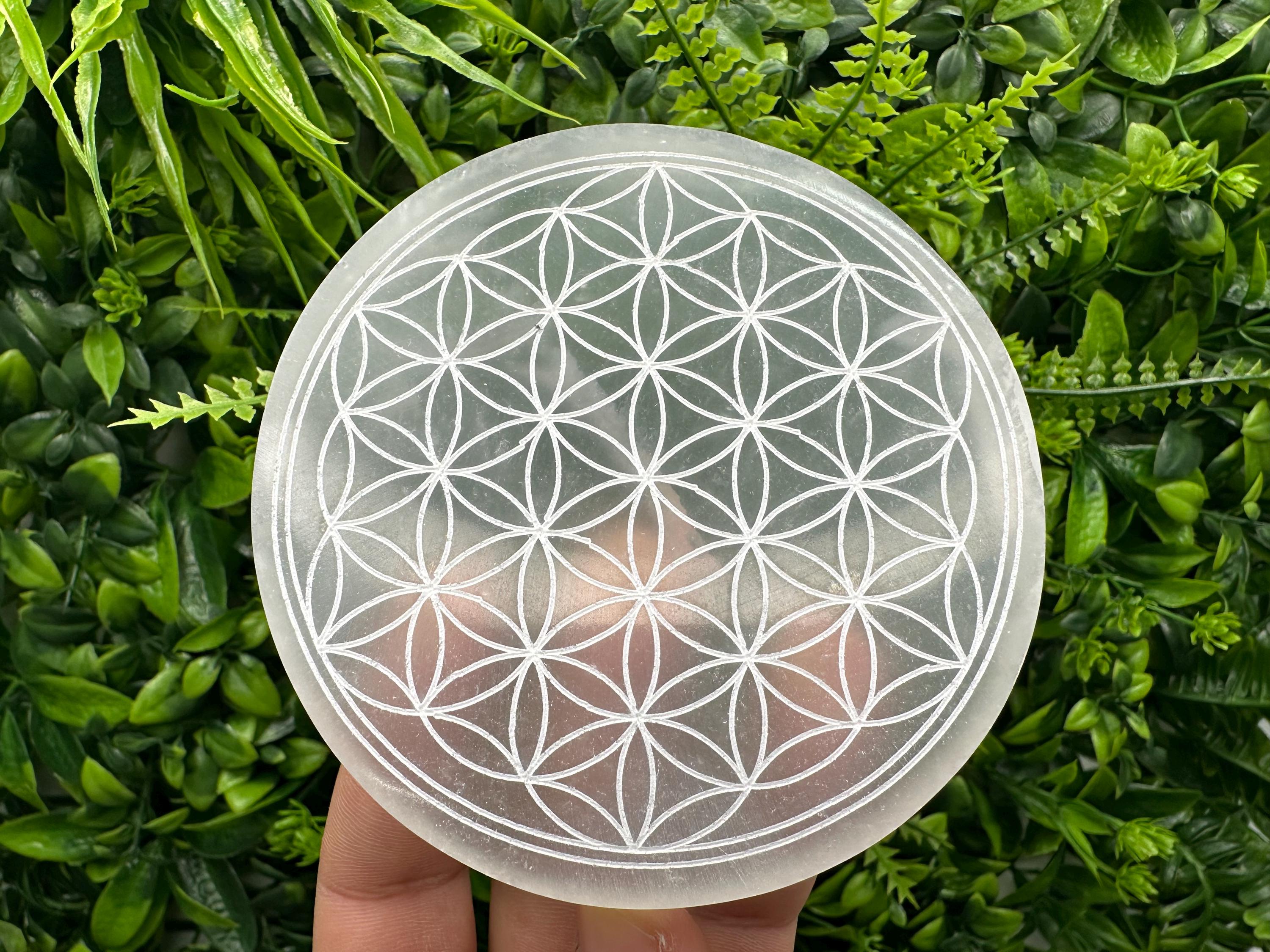 Flower of Life Selenite Plate: Crystal Recharging & Purification (10/10cm)