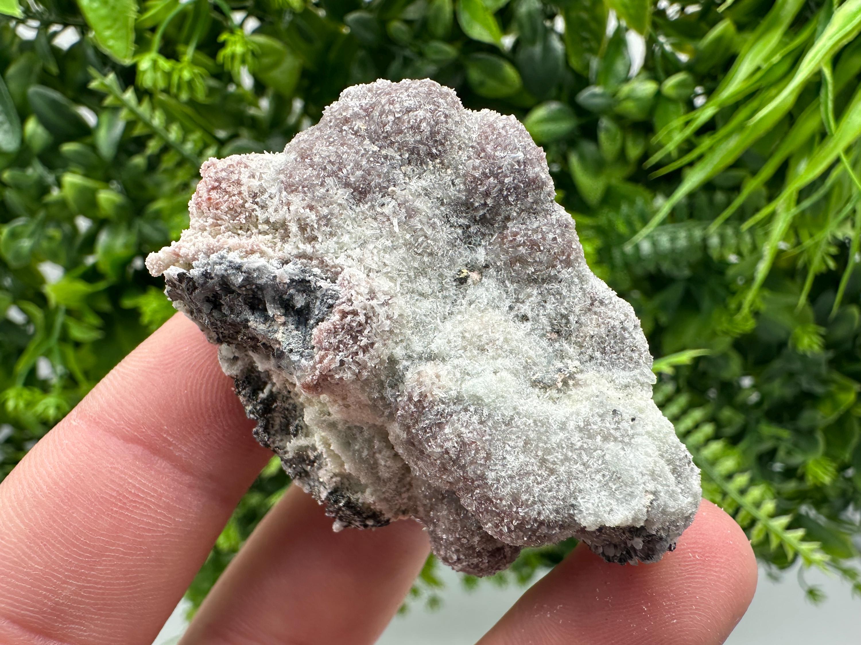 Wonderful Red Chalcedony,chlorite inclusion from 9th September mine,Bulgaria,natural,collection mineral specimen,home decor stone,gift cryst