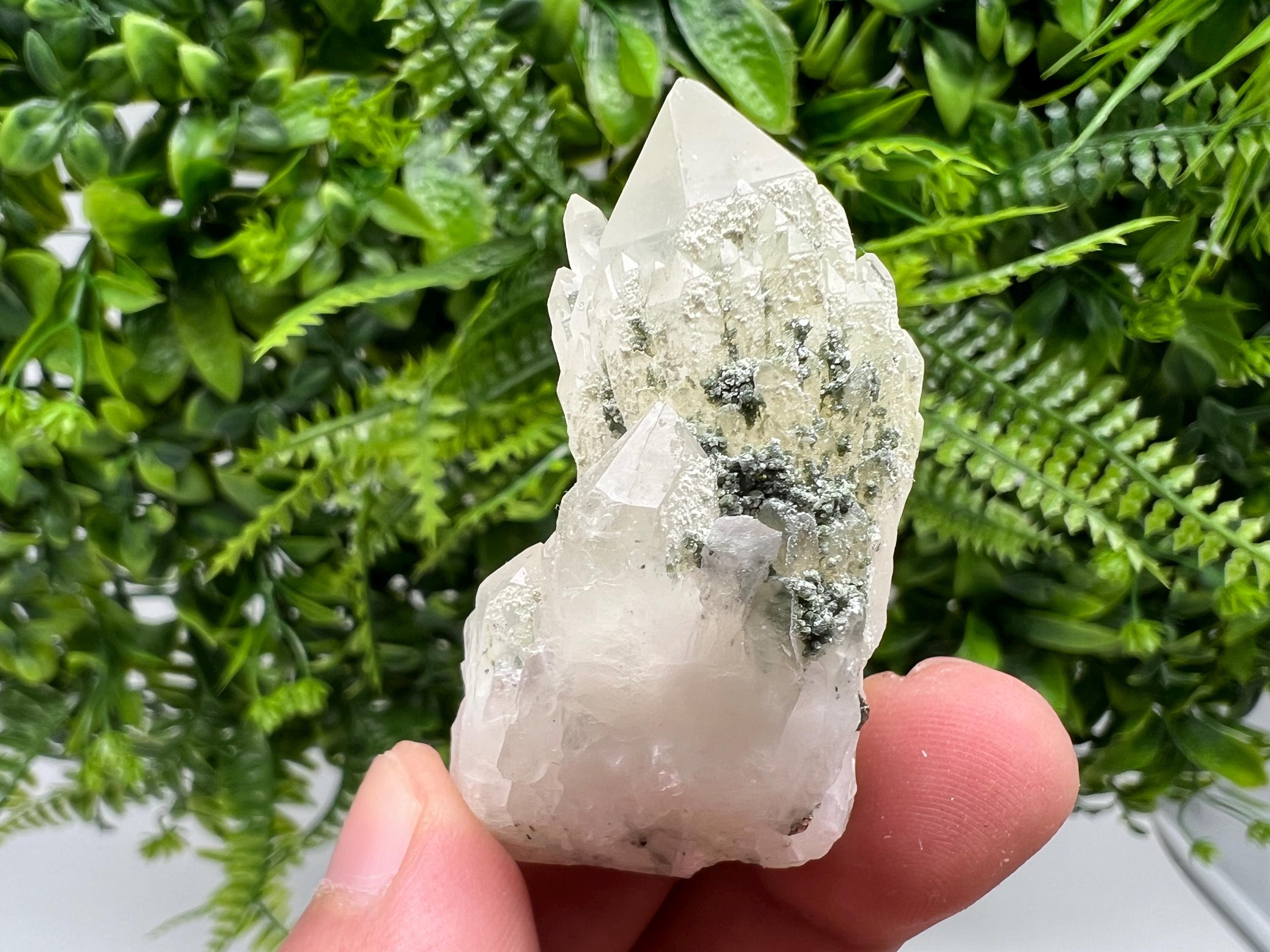 Wonderful Transparent Quartz whit Chlorite ,From 9th September mine,Madan,Bulgaria,Quartz,Quartz crystal,mineral specimen,collection quartz