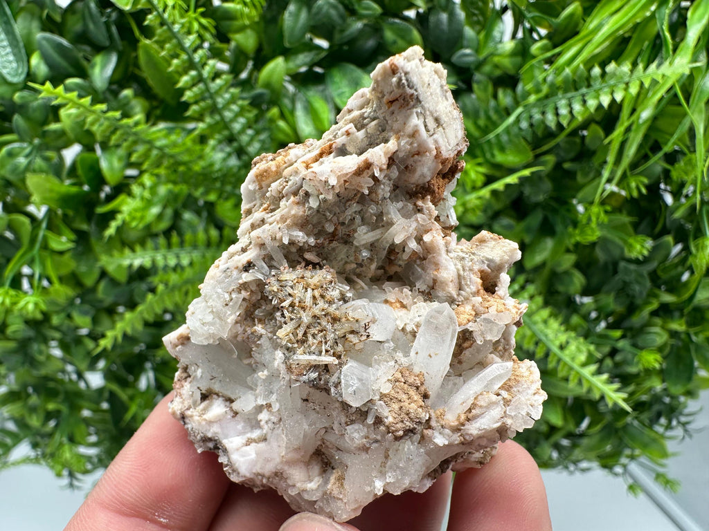 Stunning Quartz whit Chlorite on Rhodochrosite covered whit siderite natural minerals souvenir crystal home decor stone 9th September mine