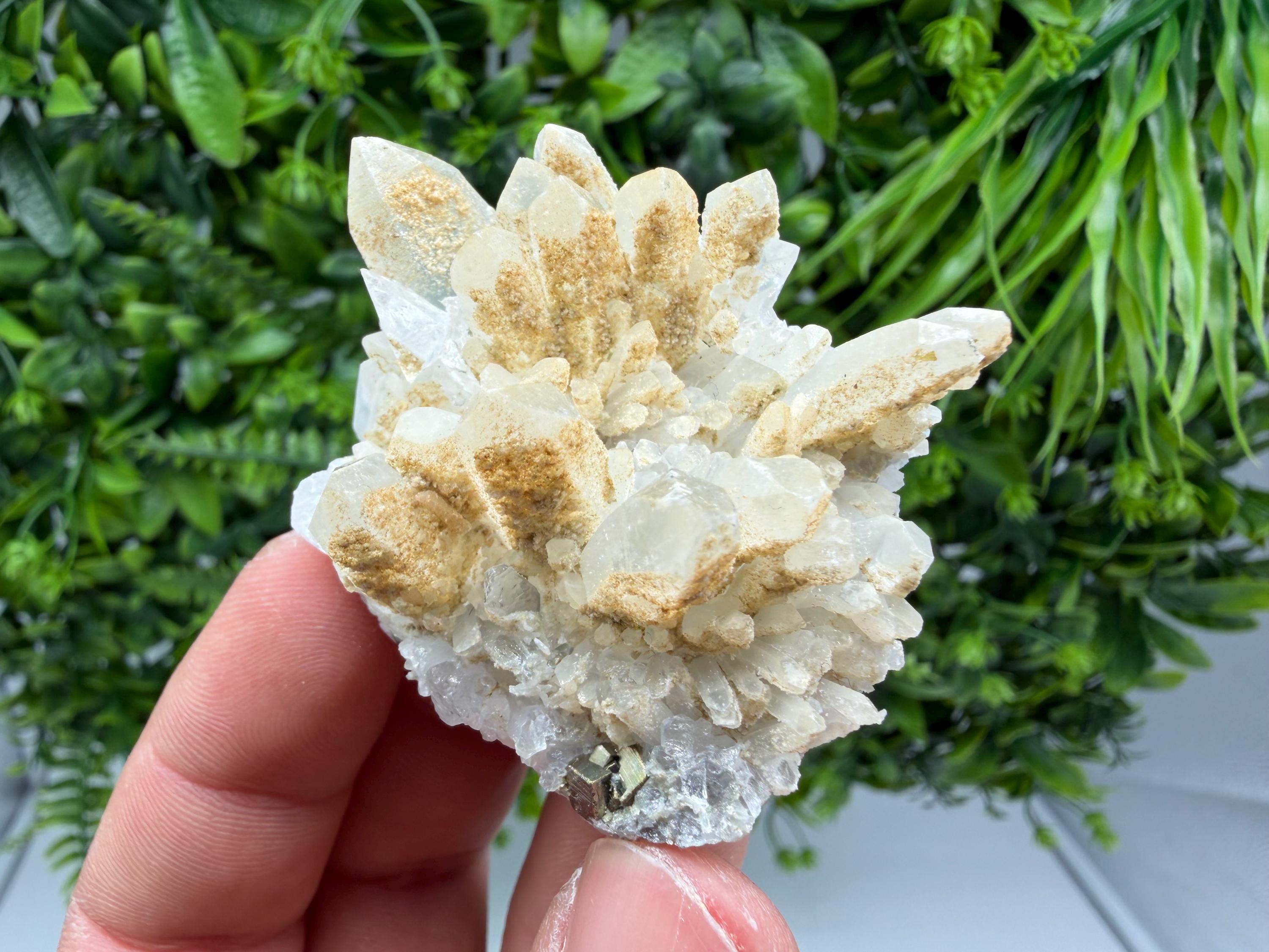 Transparent Quartz whit Calcite Djurcovo Laki Bulgaria natural minerals souvenir crystal stone gift minerals collection rock,gift cluster
