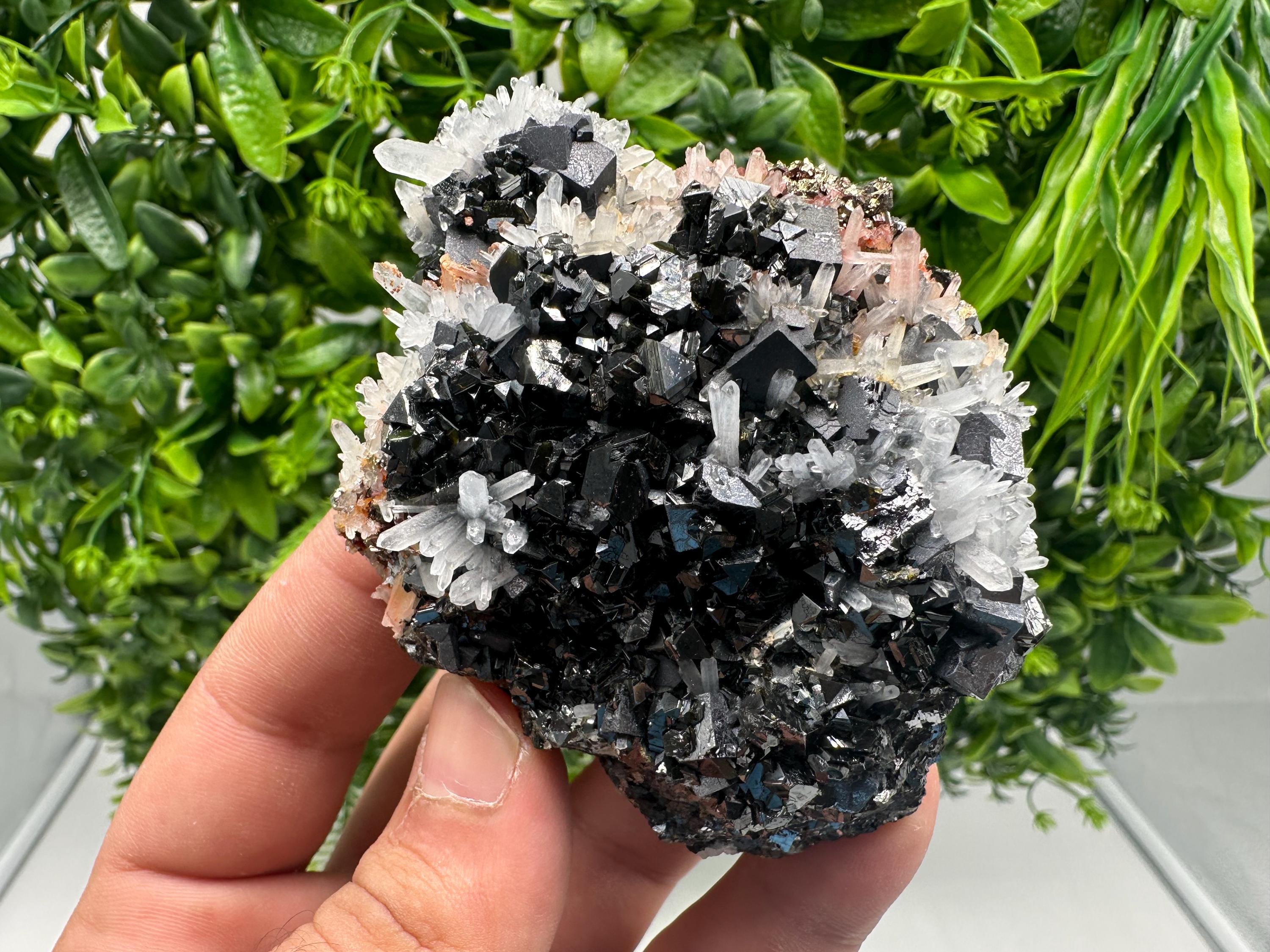 Wonderful Quartz whit Black Sphalerite natural,mineral,souvenirs,crystal,home decor stone,collection Quartz cluster Krushev dol Bulgaria